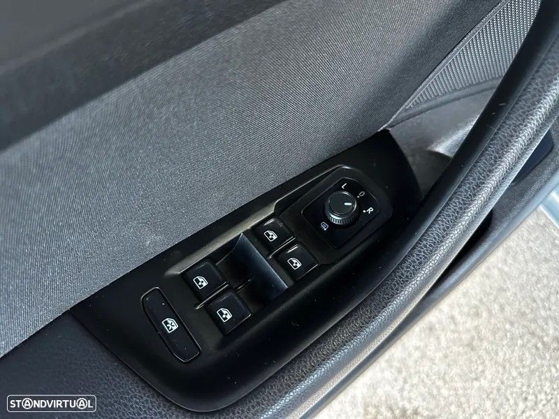 VW Passat Variant 2.0 TDi Business DSG - 18