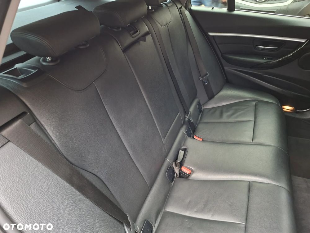 BMW Seria 3 320d Edition Luxury Line Purity - 16