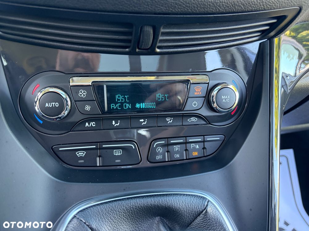 Ford Kuga 1.5 EcoBoost 2x4 Titanium - 16