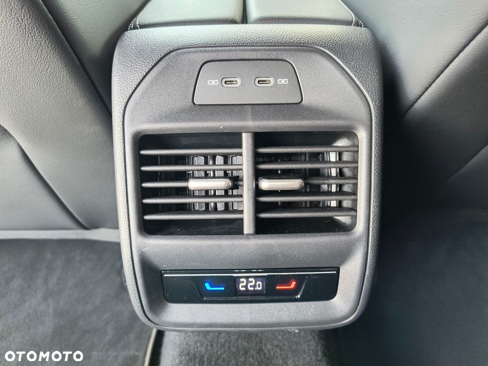 Volkswagen Passat Variant 2.0 TDI SCR R-Line DSG - 39