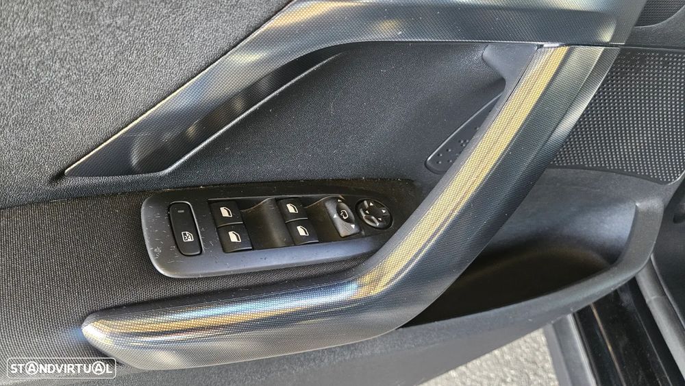 Peugeot 2008 1.2 PureTech Allure - 12