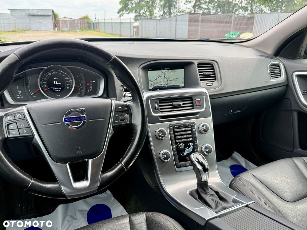 Volvo V60 Cross Country - 13
