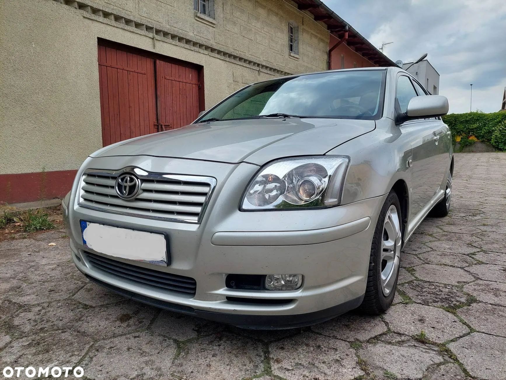 Toyota Avensis - 1