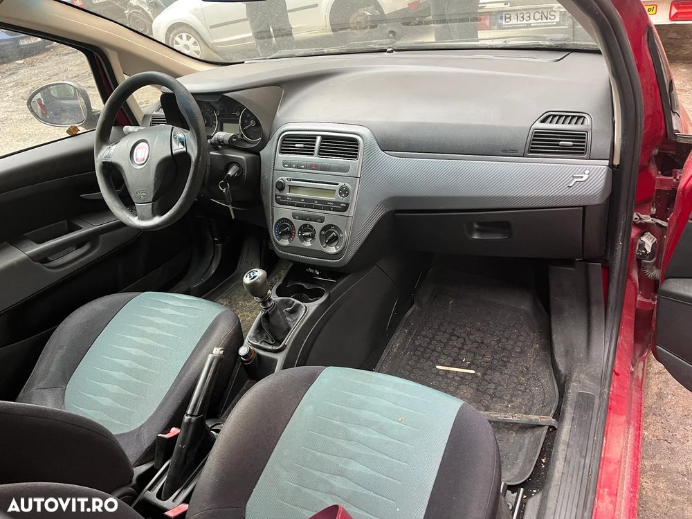 Dezmembrez Fiat Punto 2008 visiniu 1,4  benzina coupe - 5