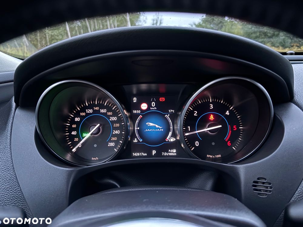 Jaguar XE 2.0 D Prestige - 16