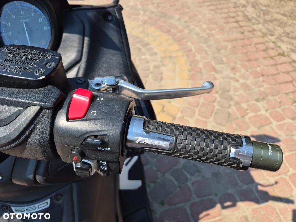 Yamaha Tmax - 12