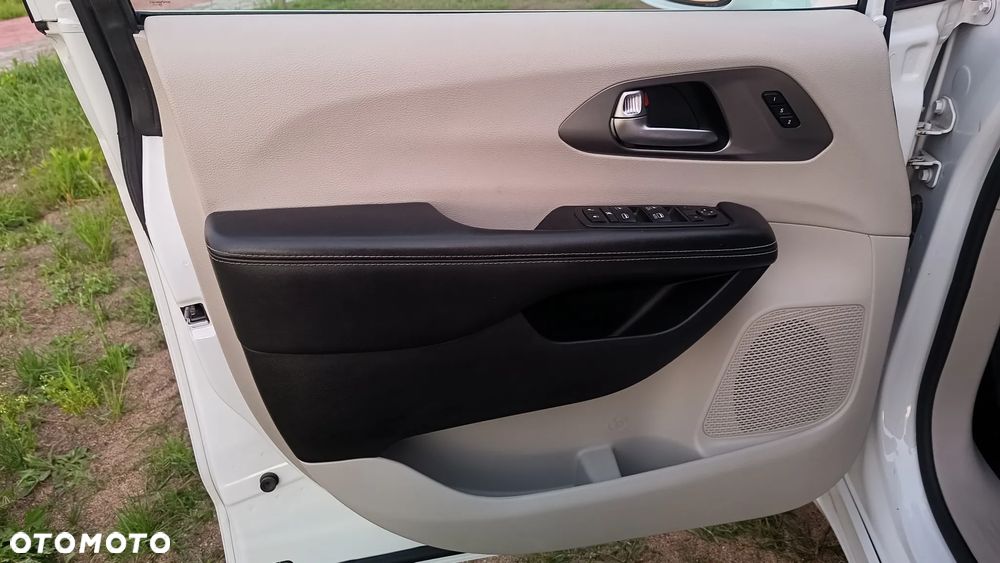 Chrysler Pacifica - 31