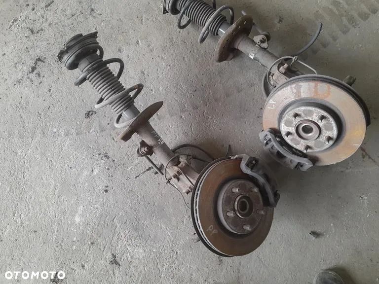 Zwrotnica amortyzator prawa lewy Macpherson przód Nissan Nissan Juke F15 1.6 2.0 b - 6