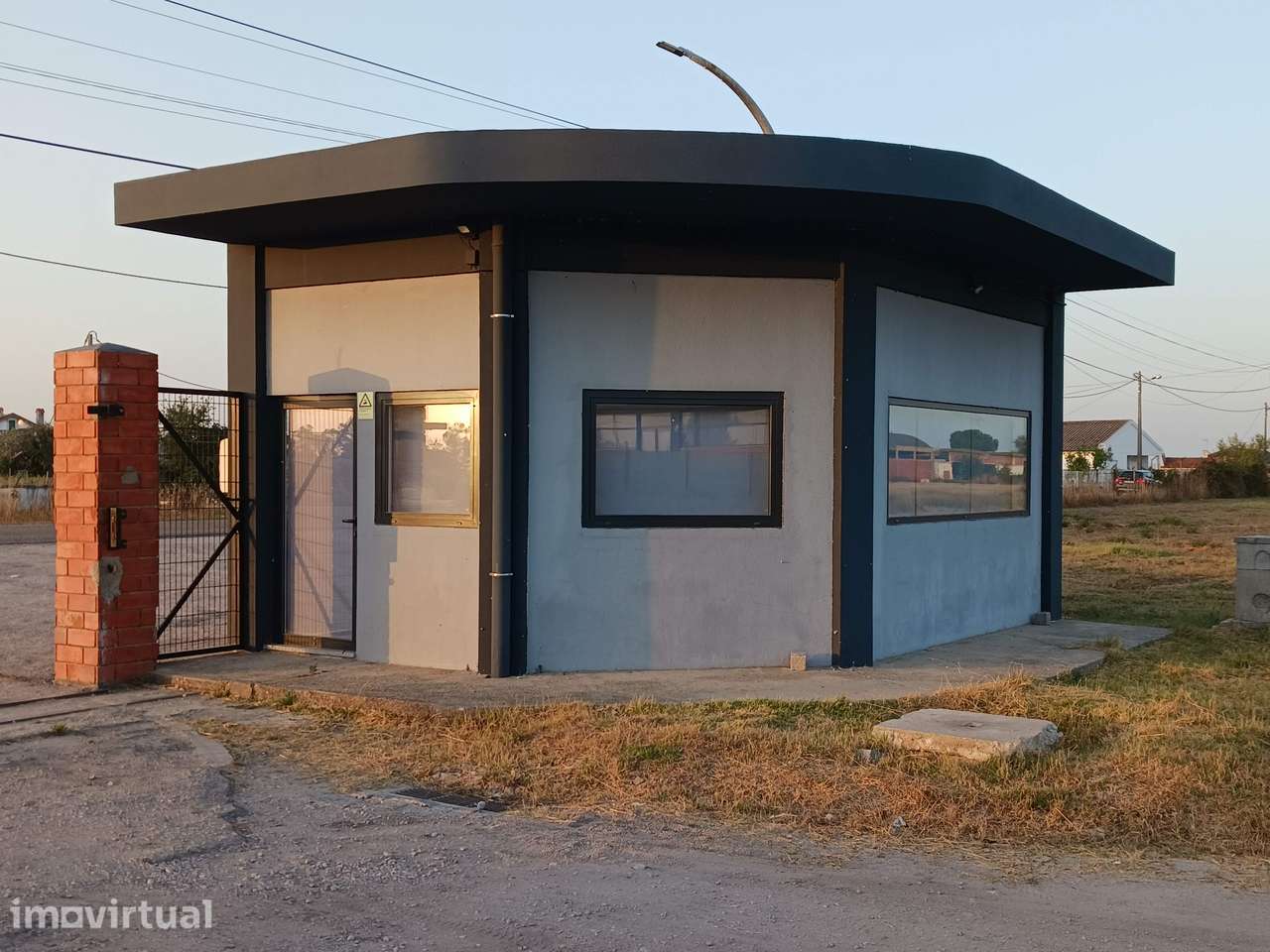 Escritório com 25m2 + Terreno com 2.500m2 com boa localização - Grande imagem: 3/12