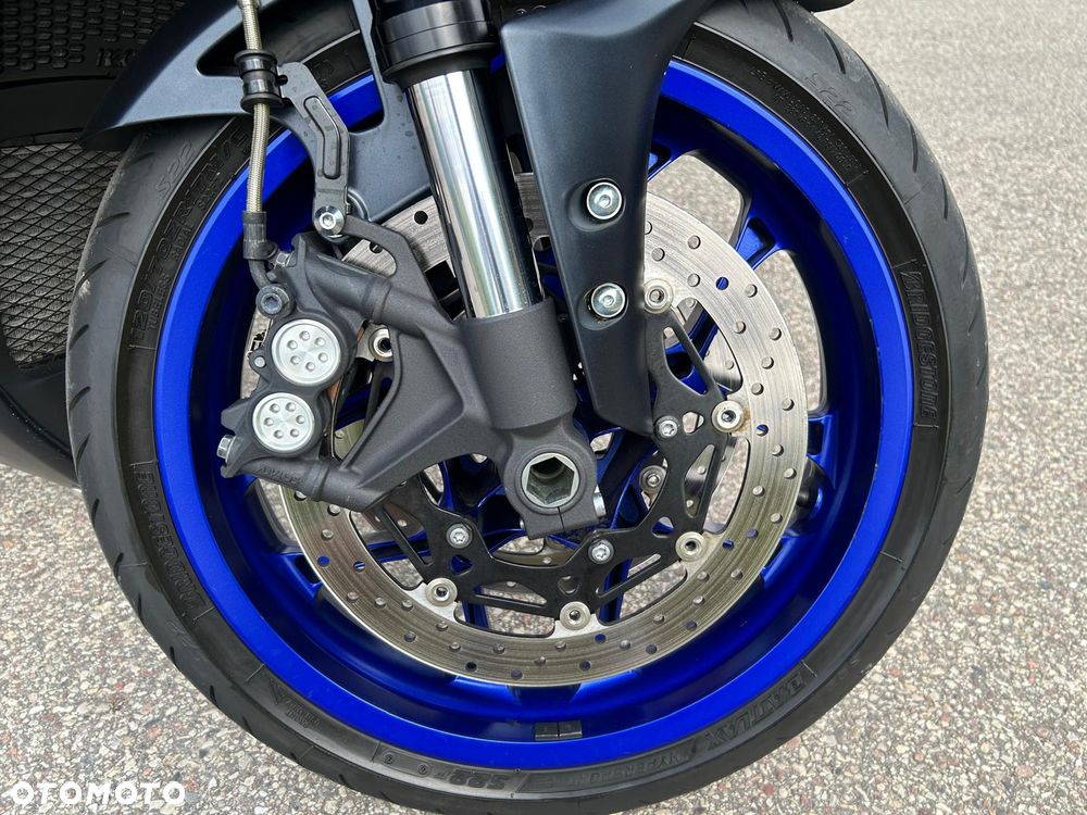 Yamaha R1 - 14