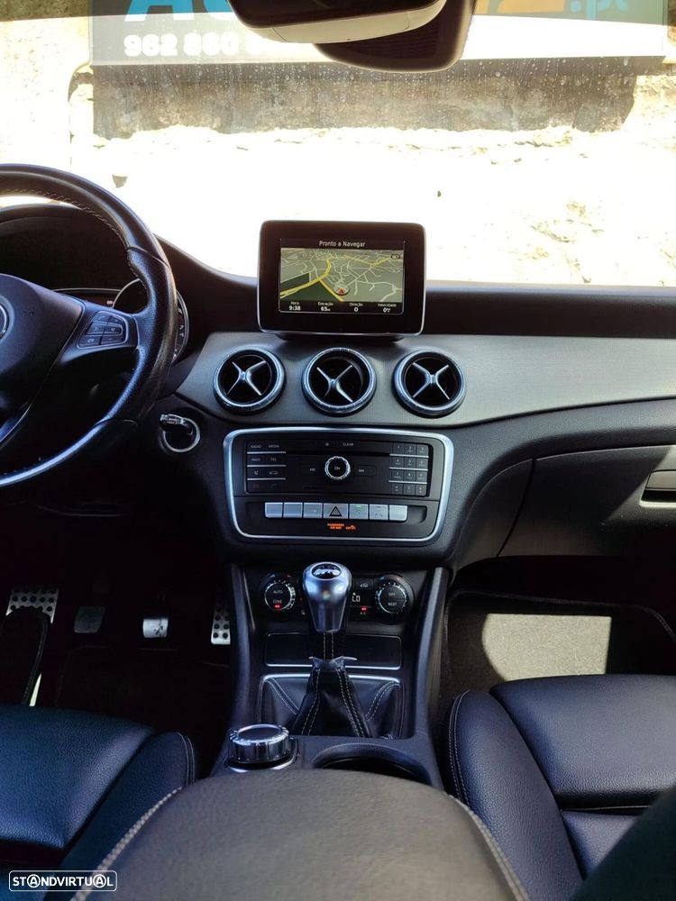 Mercedes-Benz CLA 180 AMG Line - 10