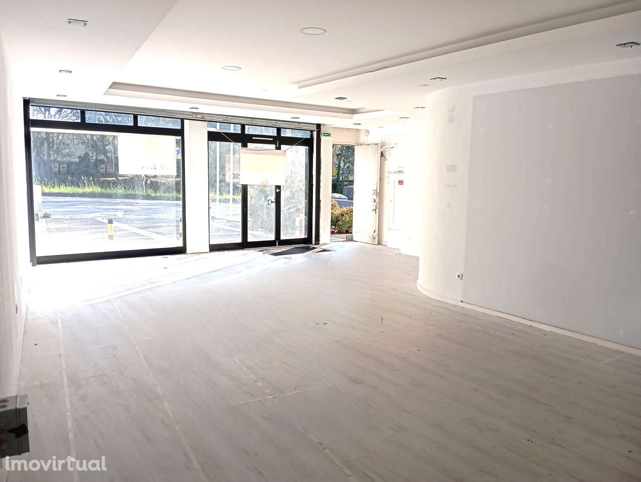 Loja c/ 180m² + Terraço (200m²) - Circunvalação (H.S.João) - Porto - Grande imagem: 2/29