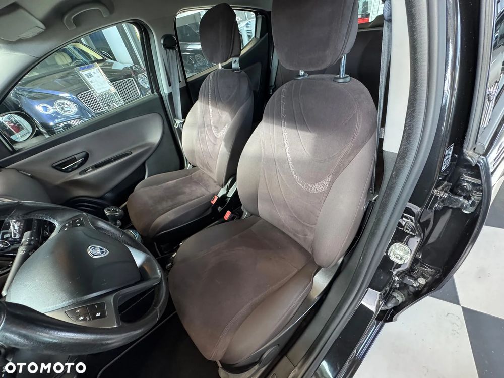 Lancia Ypsilon Y 1.2 8v Gold - 26