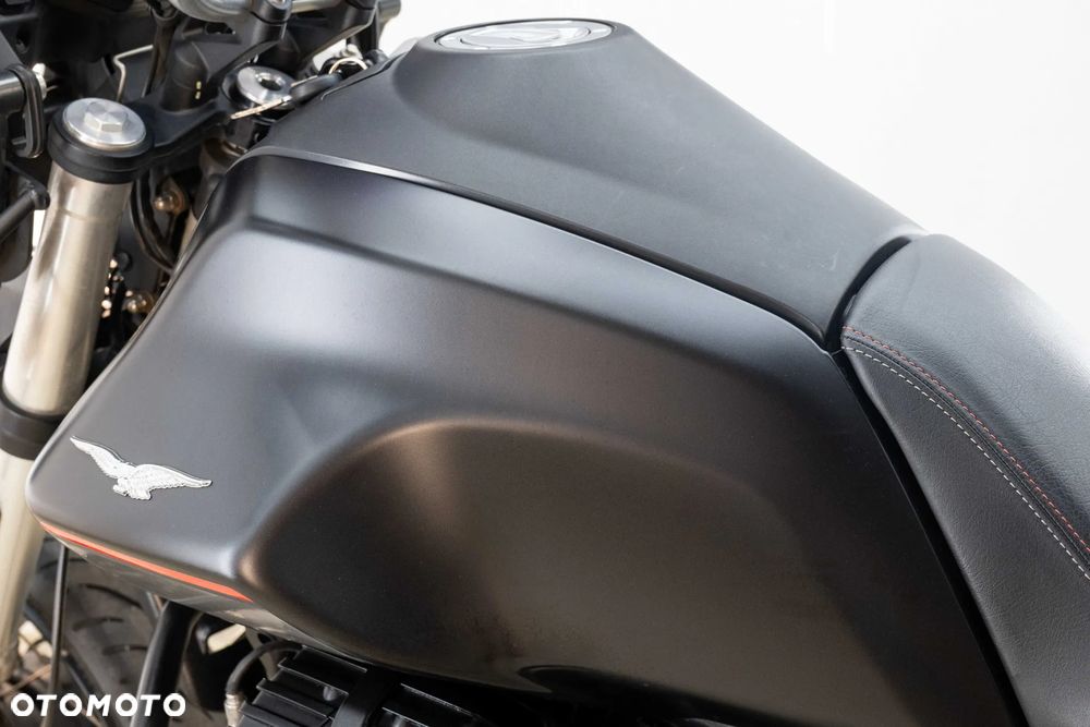 Moto Guzzi V85 - 24