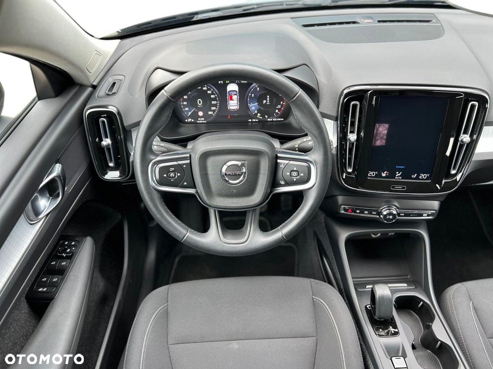 Volvo XC 40 T3 Momentum Pro - 24