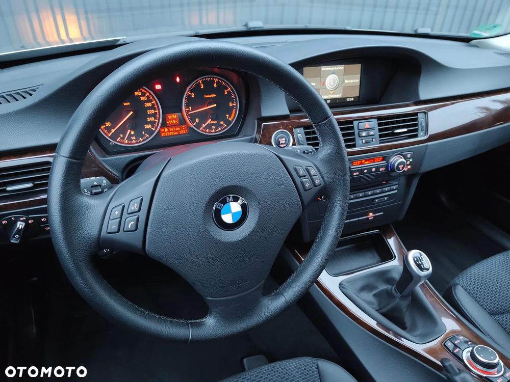 BMW Seria 3 318i Edition Exclusive - 28