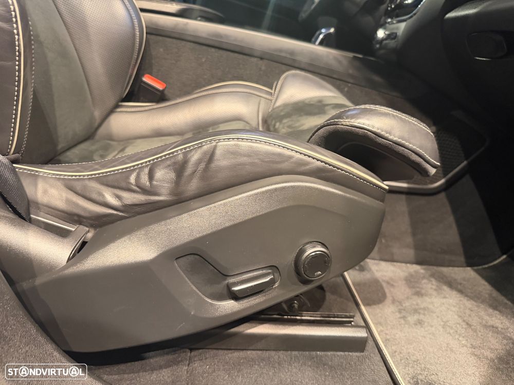 Volvo XC 60 2.0 T8 PHEV R-Design AWD - 43