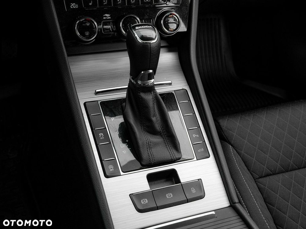 Skoda Superb 2.0 TDI SCR Ambition DSG - 18