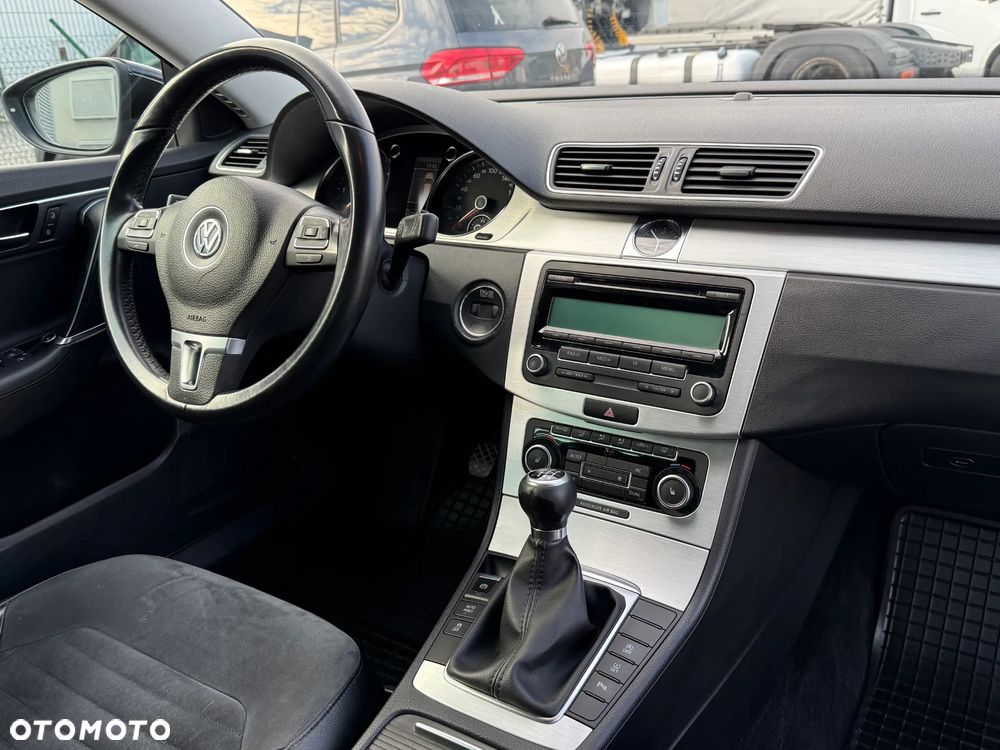Volkswagen Passat - 11
