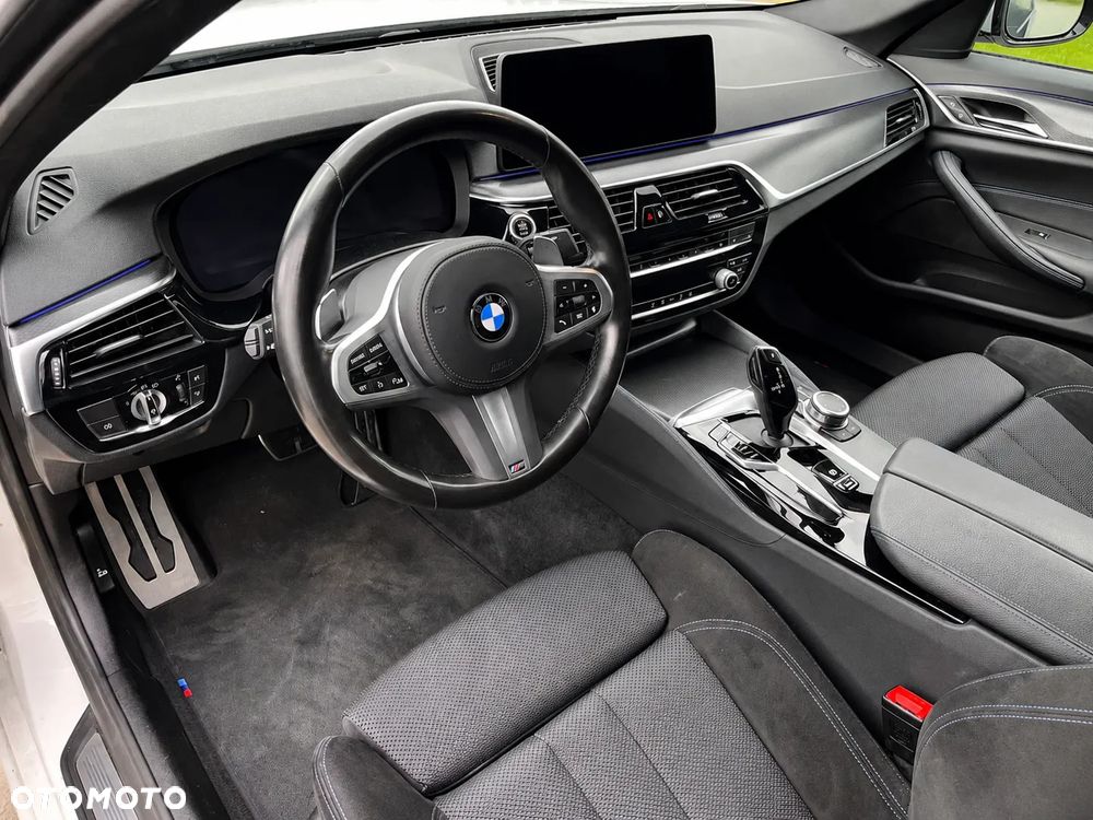 BMW Seria 5 520d xDrive MHEV M Sport sport - 16
