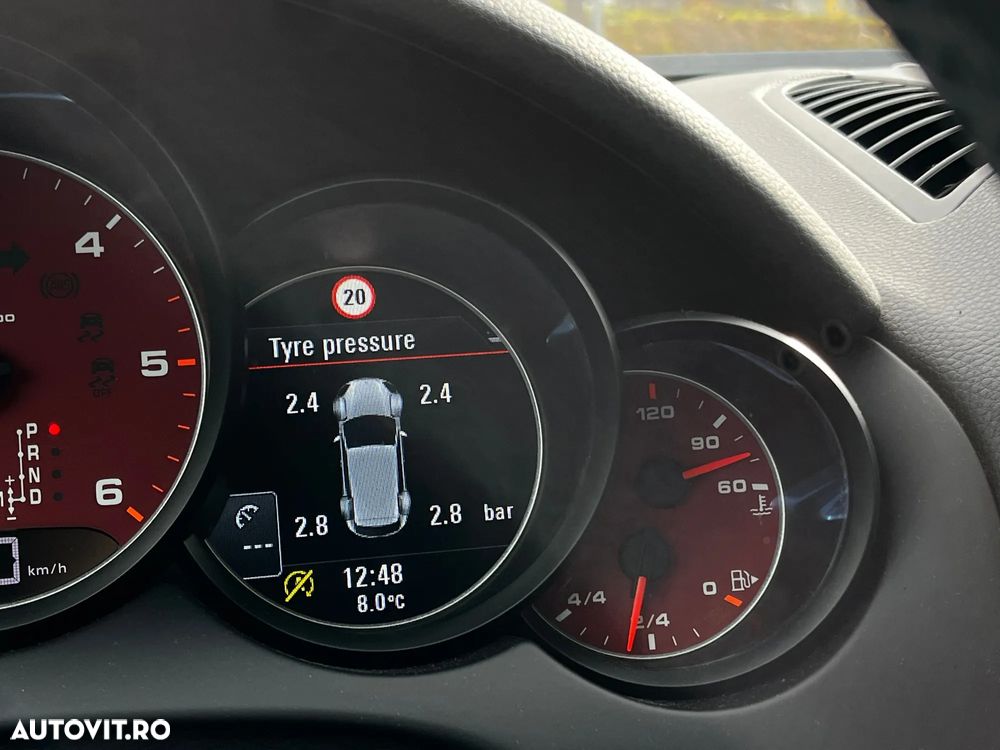 Porsche Cayenne - 26