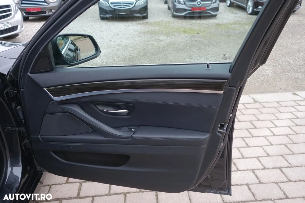 BMW Seria 5 530d xDrive - 34