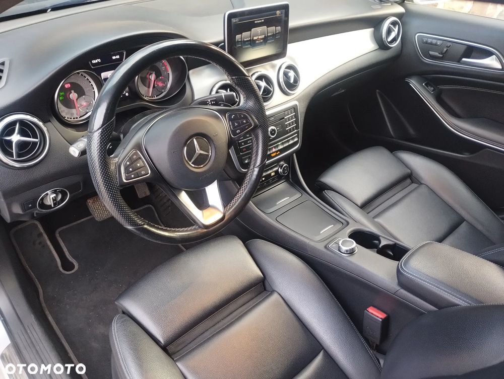 Mercedes-Benz GLA 250 4-Matic AMG Line - 22