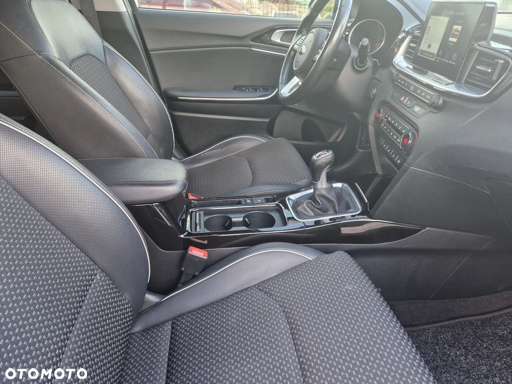 Kia Ceed 1.4 T-GDI L Business Line - 16