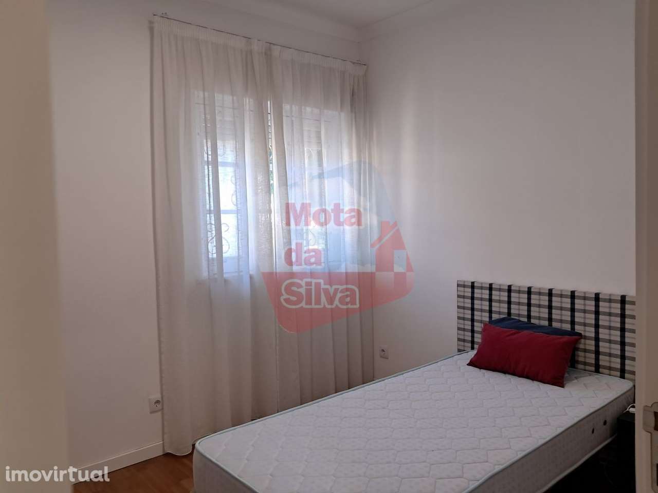 Excelente Quarto em Almada - Grande imagem: 2/21