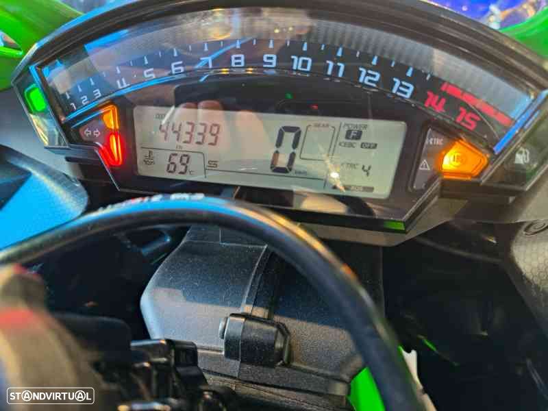 Kawasaki ZX 10R - 7