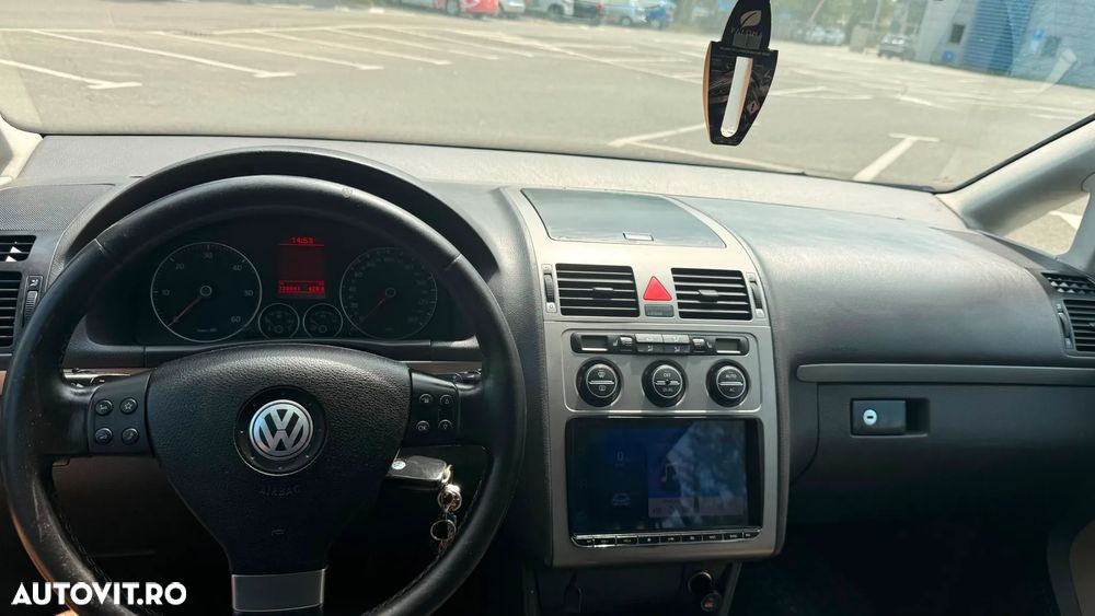 Volkswagen Touran - 13