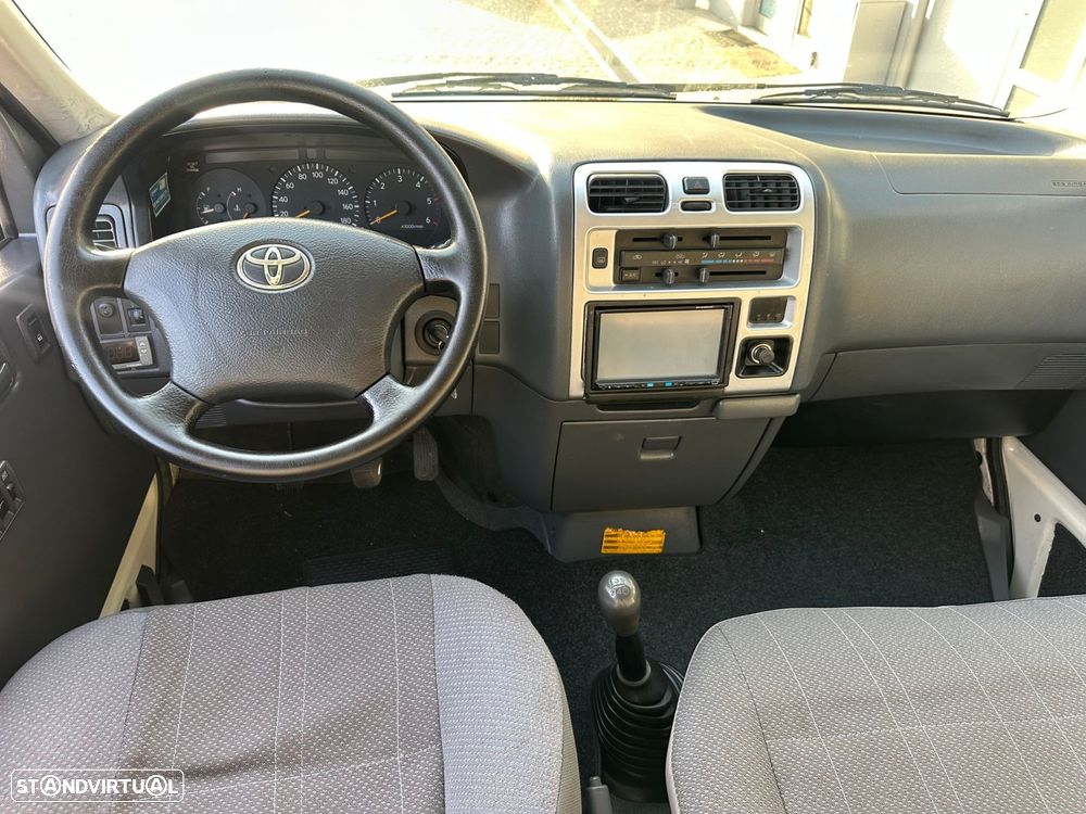 Toyota HiAce 2.5 D-4D Curto 2.8T AC - 13