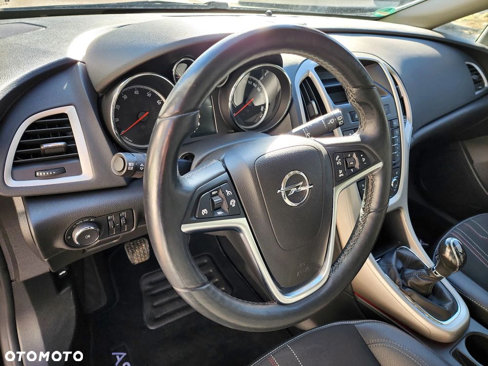 Opel Astra 1.4 Turbo 150 Jahre - 18