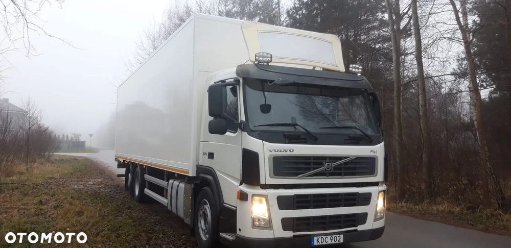Volvo FM 380 Euro5 Super Stan tylko 620tyś km kabina sypialna ogrzewany kontener