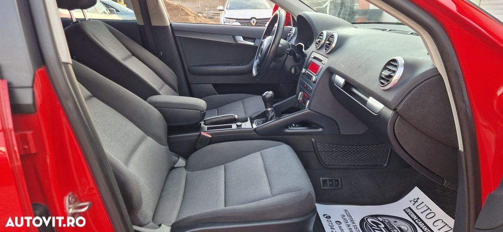 Audi A3 1.6 TDI Sportback DPF Ambiente - 8