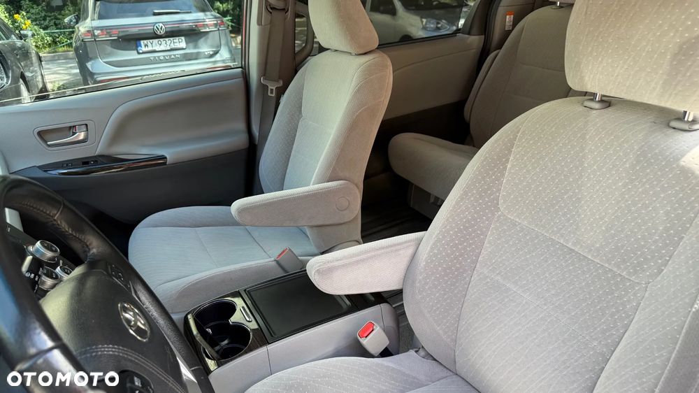 Toyota Sienna 3.5 V6 - 15