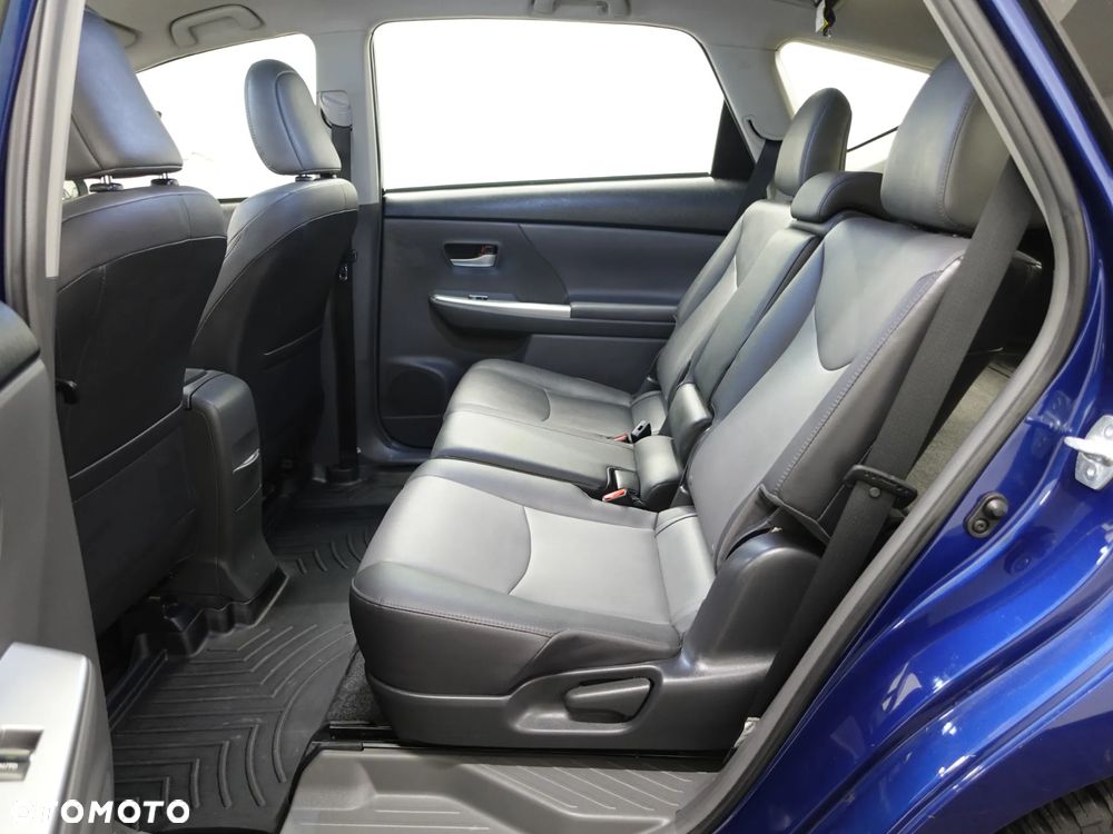 Toyota Prius (Hybrid) - 22