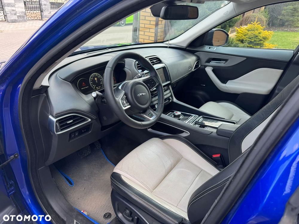 Jaguar F-Pace 2.0 i4P AWD R-Sport - 9