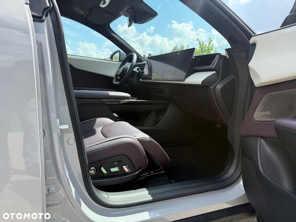 Mazda EZ-60 - 23