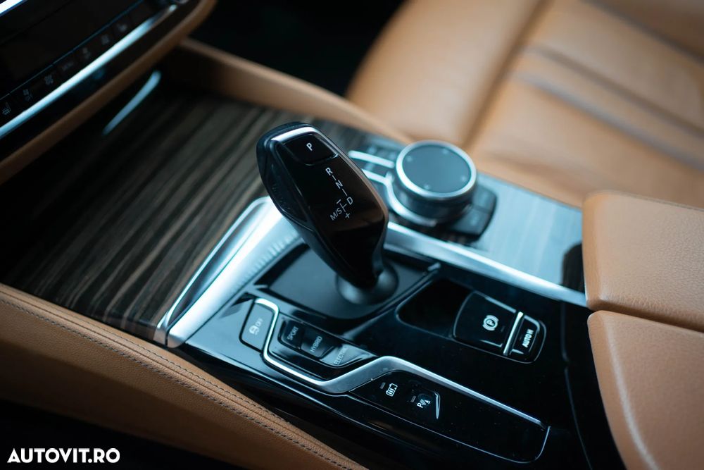 BMW Seria 5 530e Aut. Luxury Line - 24