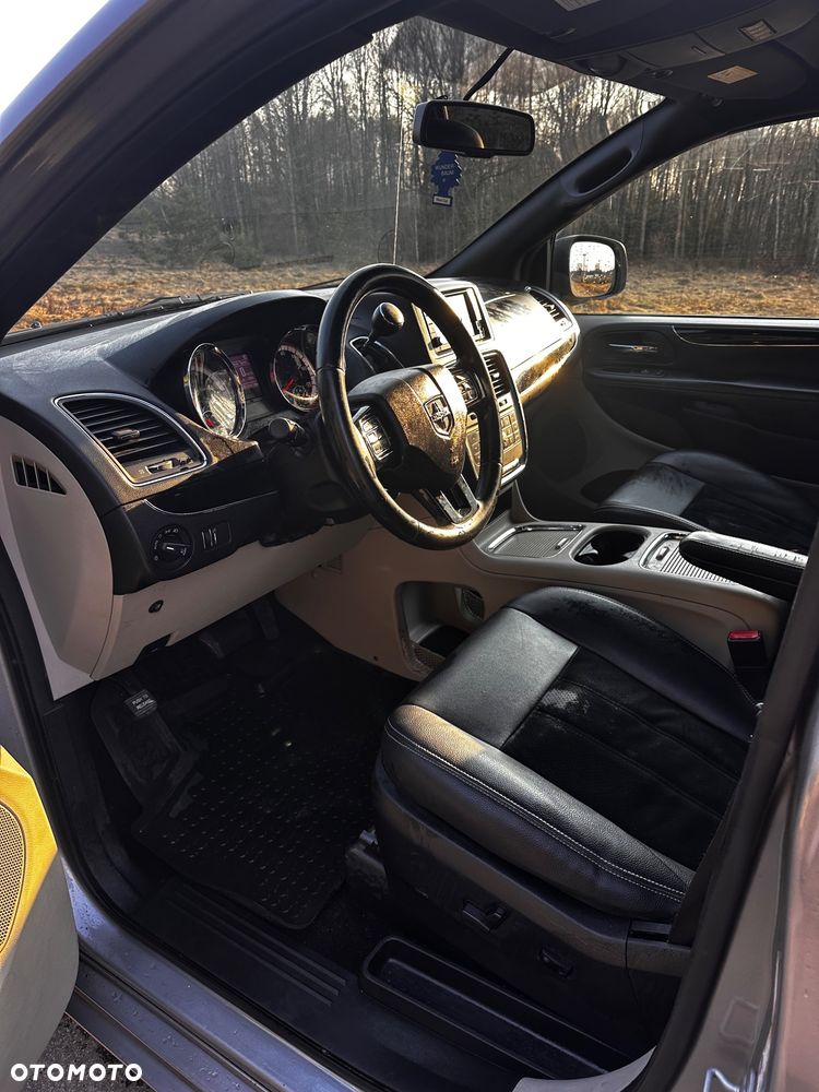 Dodge Grand Caravan 3.6 R/T - 9