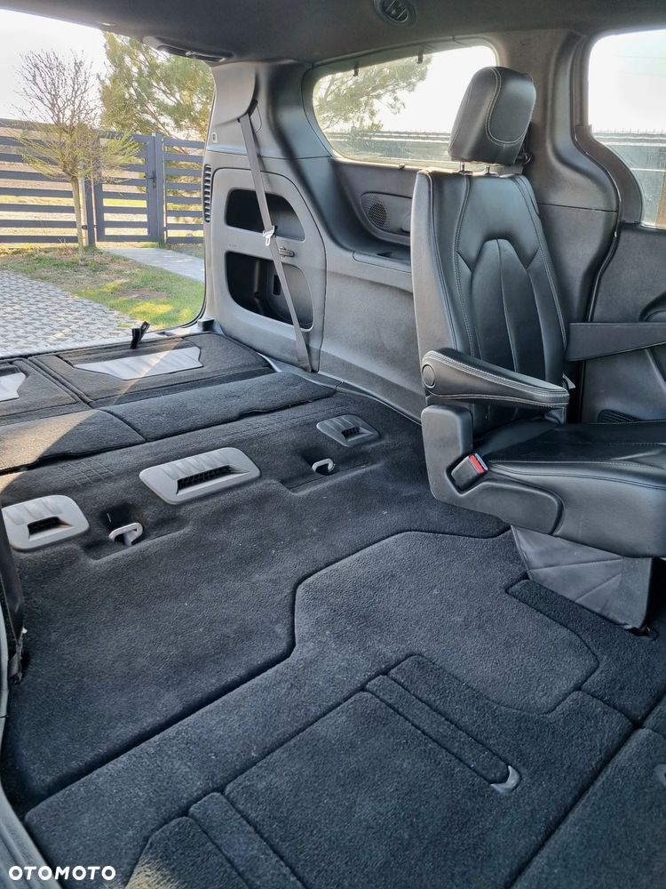 Chrysler Pacifica - 26