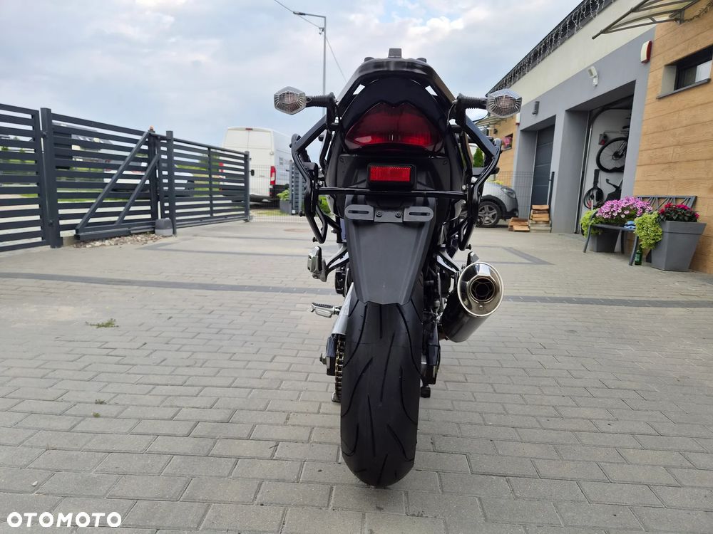 Suzuki GSX - 6