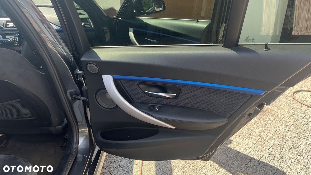 BMW Seria 3 318i M Sport - 17