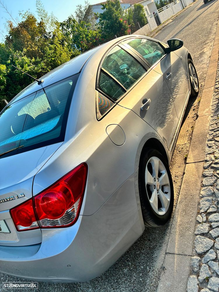 Chevrolet Cruze 1.6 LS - 4