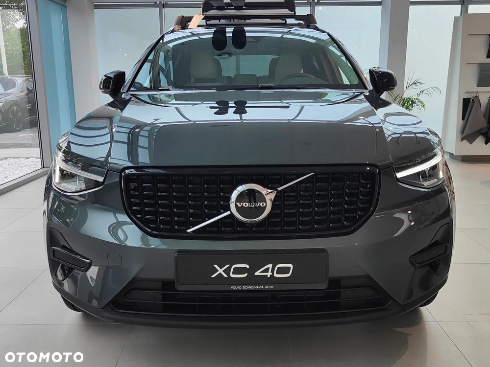 Volvo XC 40 B3 Plus Dark - 3