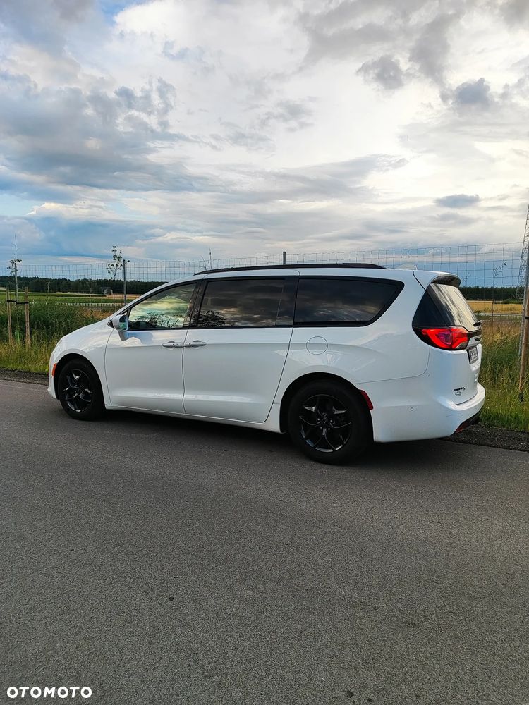 Chrysler Pacifica - 3