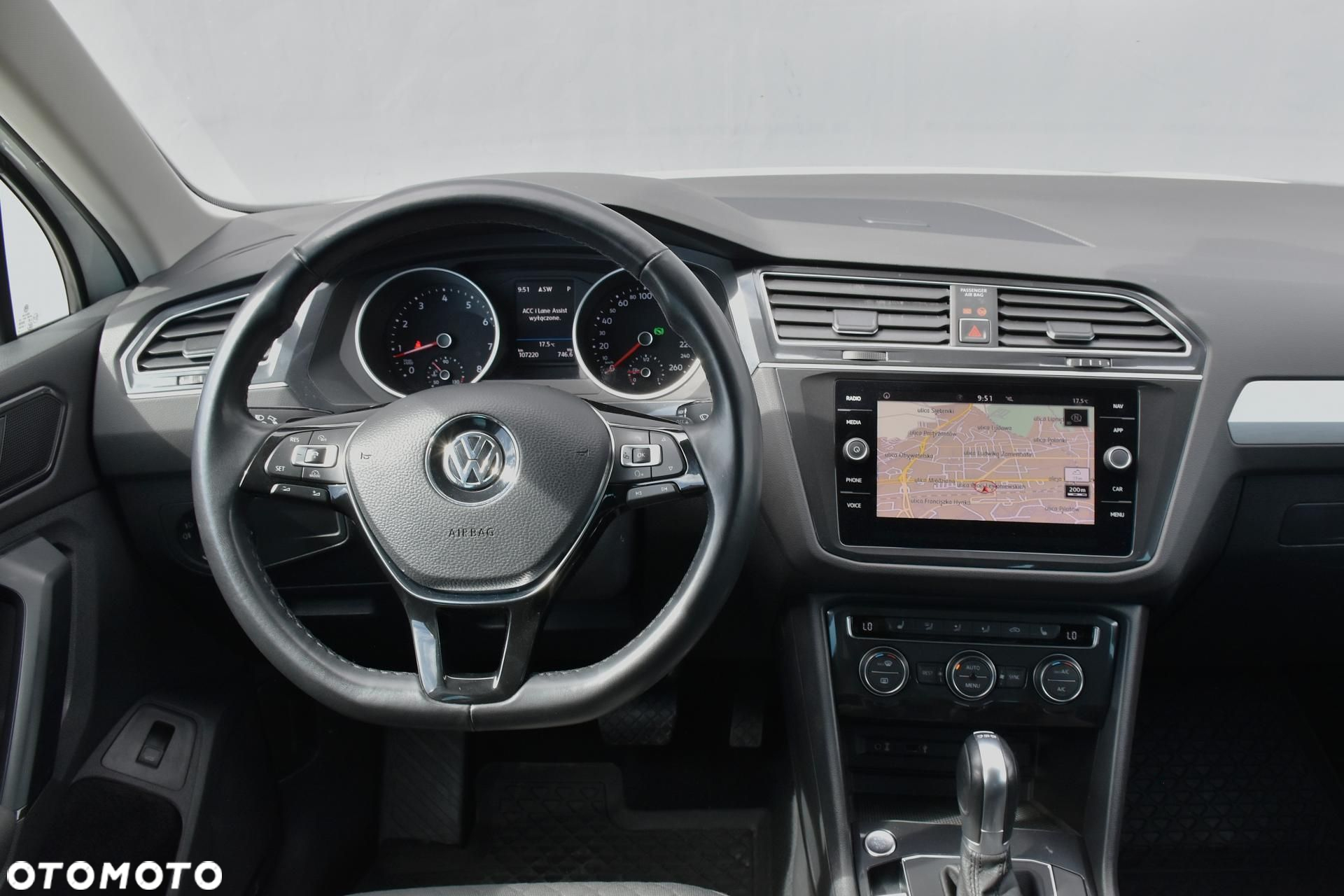 Volkswagen Tiguan - 9