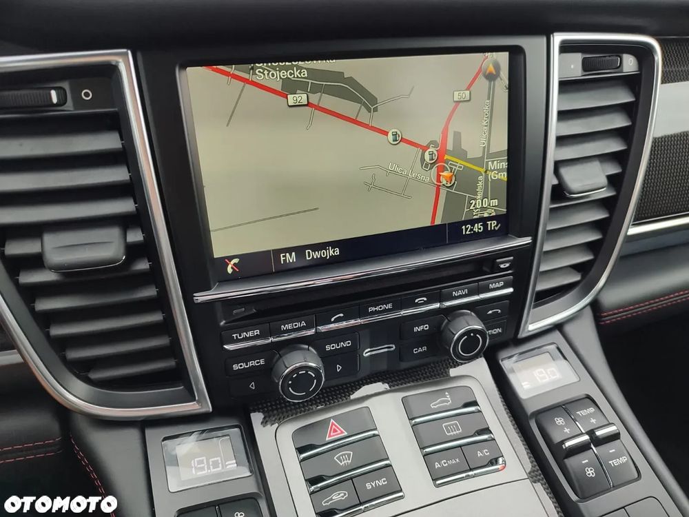 Porsche Panamera 4S - 25