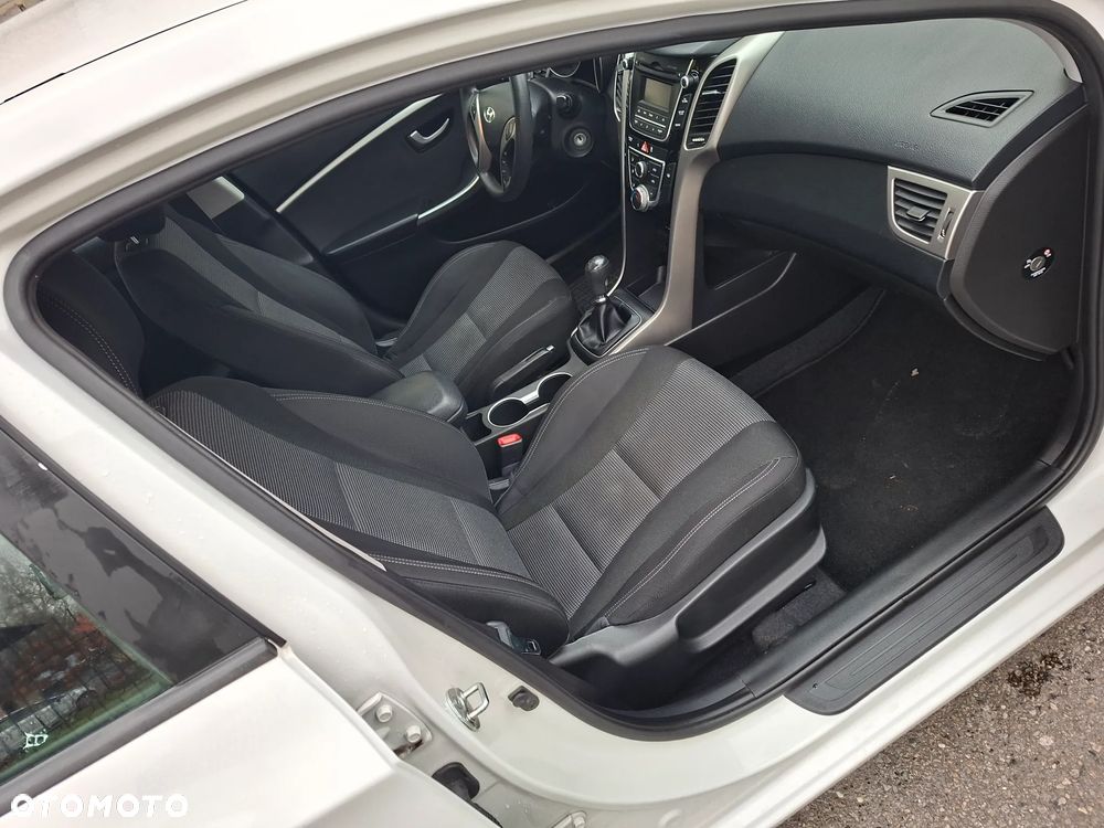 Hyundai i30 1.4 Fifa World Cup Edition - 9